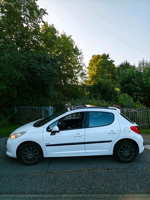 Weiß Gebraucht 2008 Peugeot 207 Kleinwagen | 2.890 € (Etwas zu teuer) - Bild 1/4