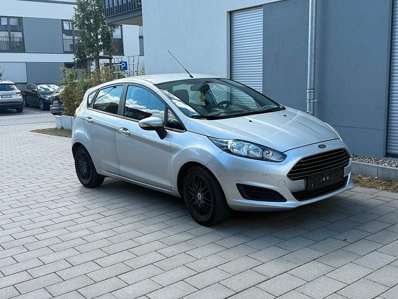 Silber Gebraucht 2015 Ford Fiesta Kleinwagen | 4.500 € - Bild 1/1