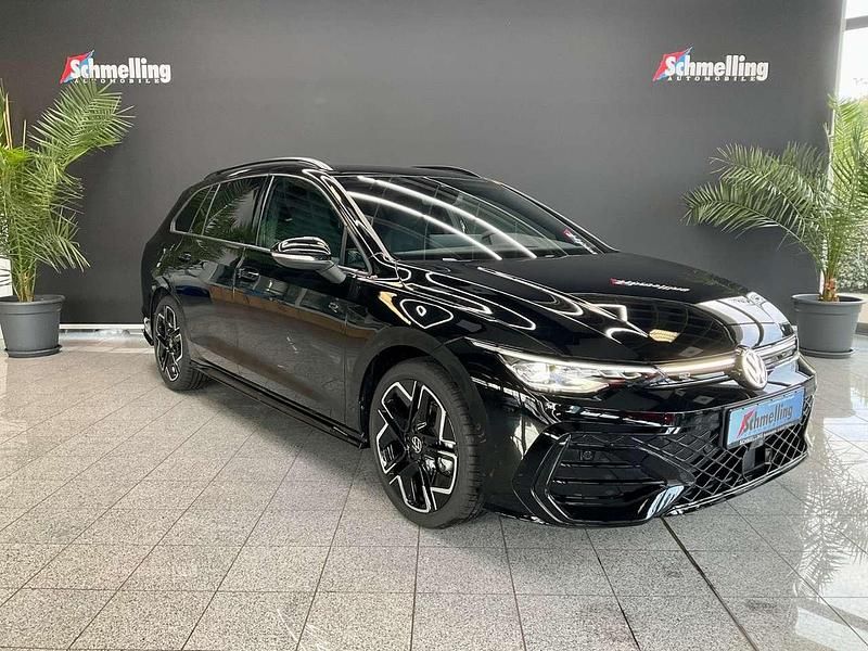 Neu VW Golf VIII R-line 150 PS (110 kW) 2025 Grenadillschwarz metallic Kombi