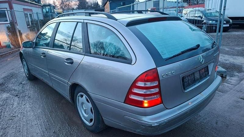 Gebraucht Mercedes C180 143 PS (105 kW) 2004 Silber Limousine
