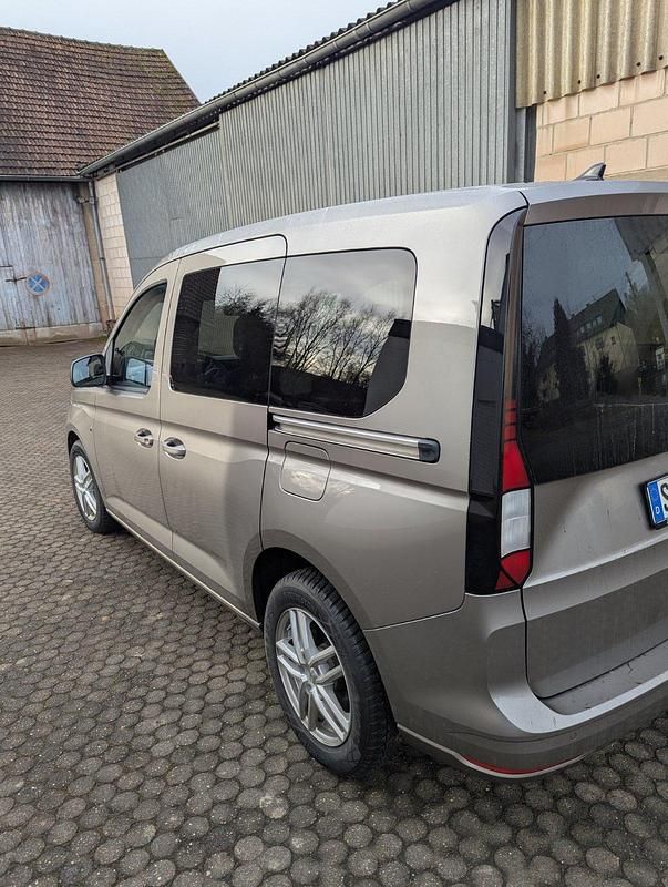Gebraucht VW Caddy 122 PS (89 kW) 2021 Braun Van / Kleinbus