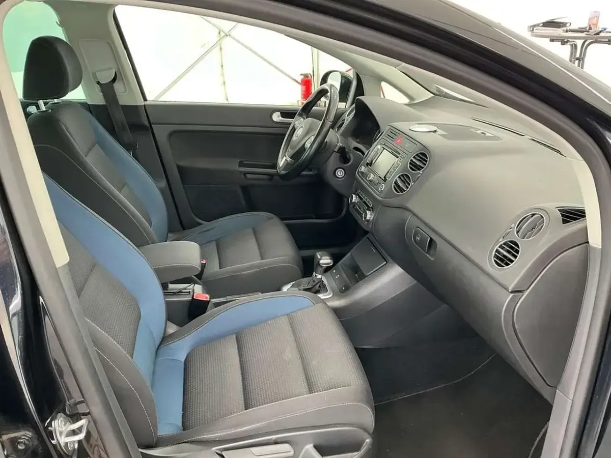 Używany VW Golf VI Team 105 KM (77 kW) 2010 Czarny Hatchback