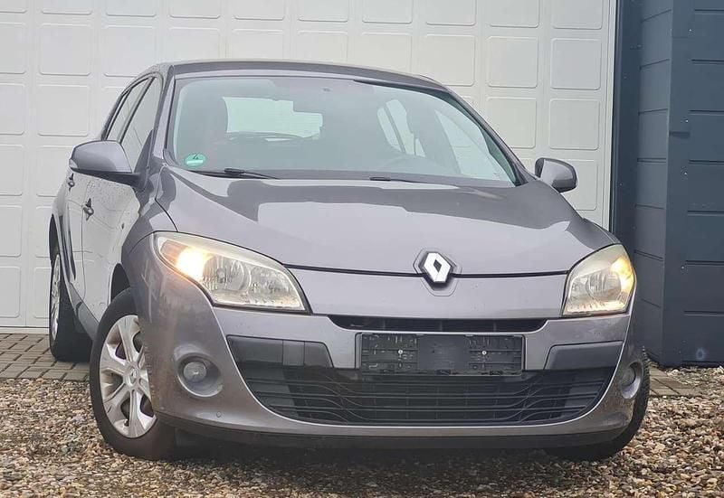 Gebraucht Renault Mégane III Expression 101 PS (74 kW) 2009 Grau cassiopee Kleinwagen