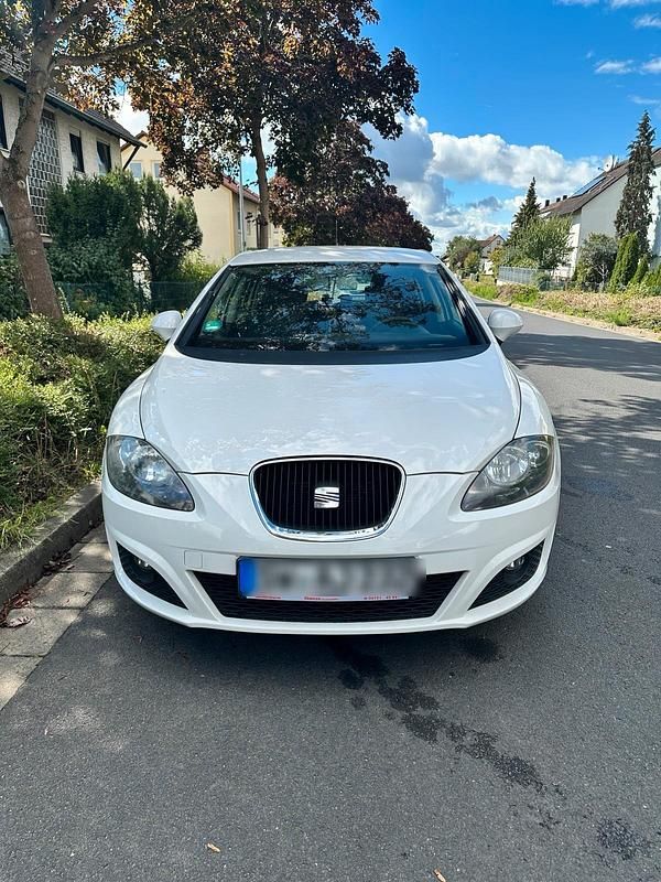 Weiß Gebraucht 2010 Seat Leon Kleinwagen | 4.600 € (Teuer) - Bild 1/4