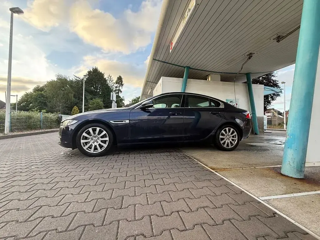 Gebraucht Jaguar XE Portfolio 179 PS (131 kW) 2016 Blau Limousine