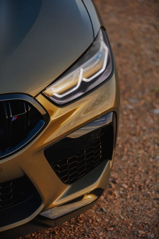 Grün Gebraucht 2021 BMW M8 Competition Edition Coupé | 104.999 € - Bild 1/4