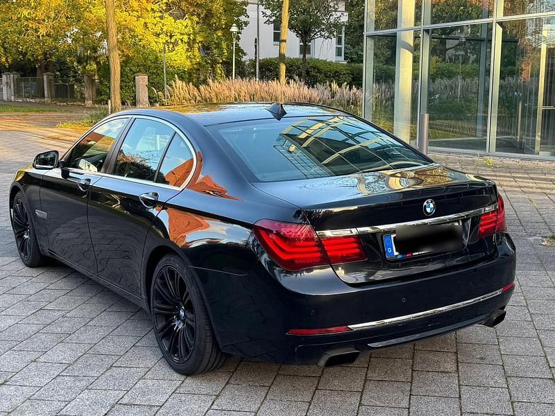 Gebraucht BMW 730 Comfort Edition 258 PS (189 kW) 2015 Schwarz Limousine