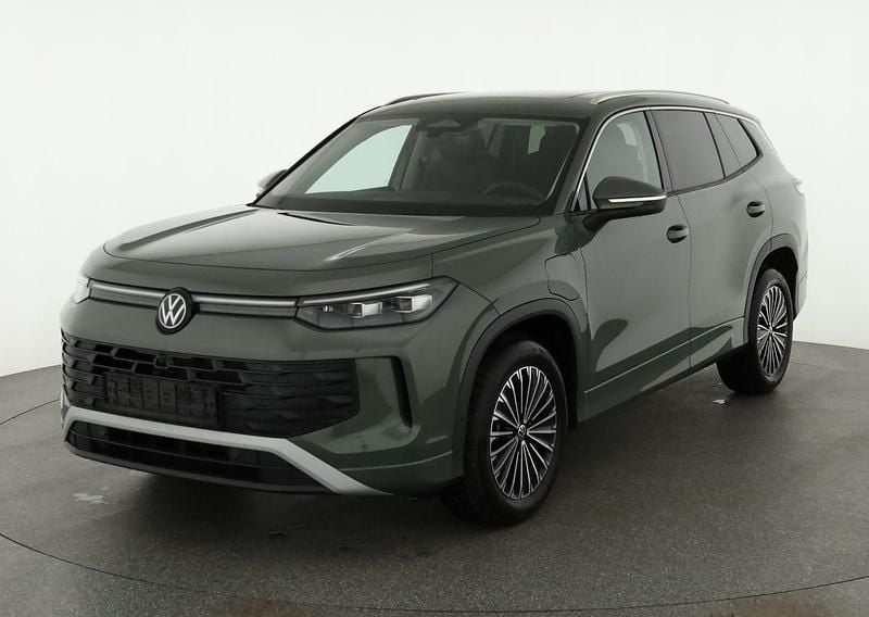 Neu VW Tayron Life 204 PS (150 kW) 2025 Cipressino grün metallic cipressino grün metallic SUV