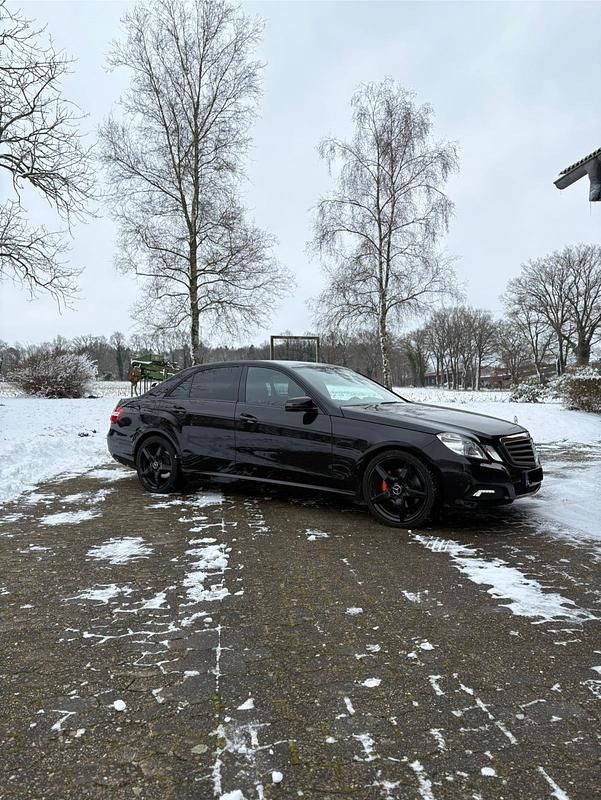 Gebraucht Mercedes E350 Avantgarde 292 PS (214 kW) 2009 Schwarz Limousine