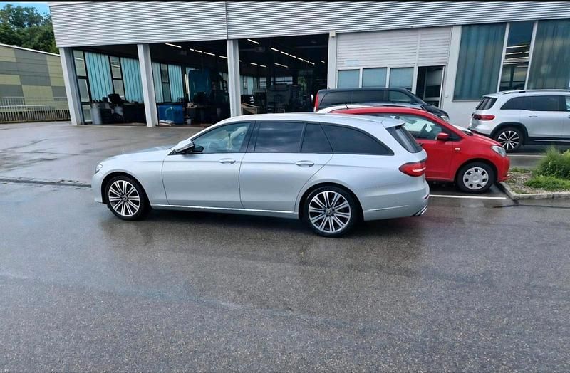 Silber Gebraucht 2017 Mercedes E220 Kombi | 22.500 € (Guter Preis) - Bild 1/4