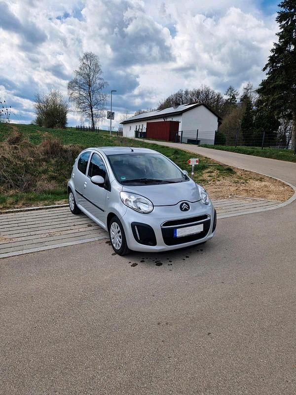 Silber Gebraucht 2013 Citroën C1 Kleinwagen | 6.200 € (Etwas zu teuer) - Bild 1/4