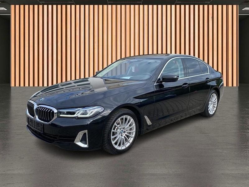 Black sapphire metallic Gebraucht 2023 BMW 530 Luxury Line Limousine | 35.980 € (Superpreis) - Bild 1/4
