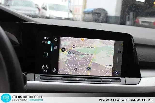 Second-hand VW Golf VIII Life 110 CP (80 kW) 2023 Alb Berlinǎ
