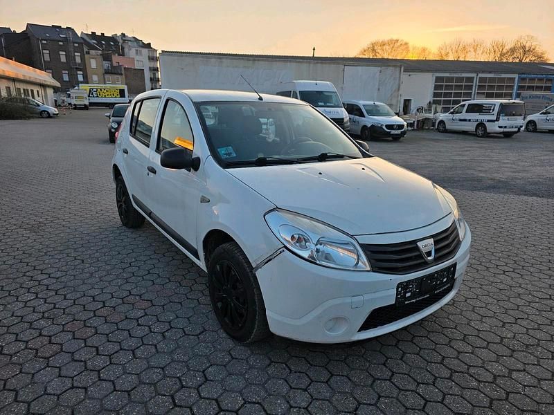 Gebraucht Dacia Sandero 75 PS (55 kW) 2010 Weiß Kleinwagen