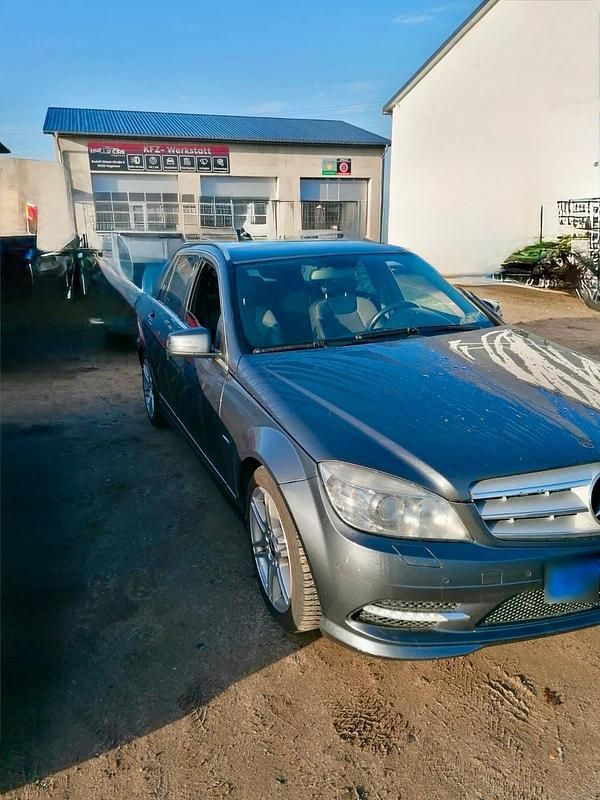Gebraucht Mercedes C220 170 PS (125 kW) 2010 Grau Kombi