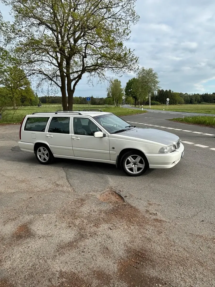 Usata Volvo V70 140 CV (102 kW) 1997 Bianco Station wagon