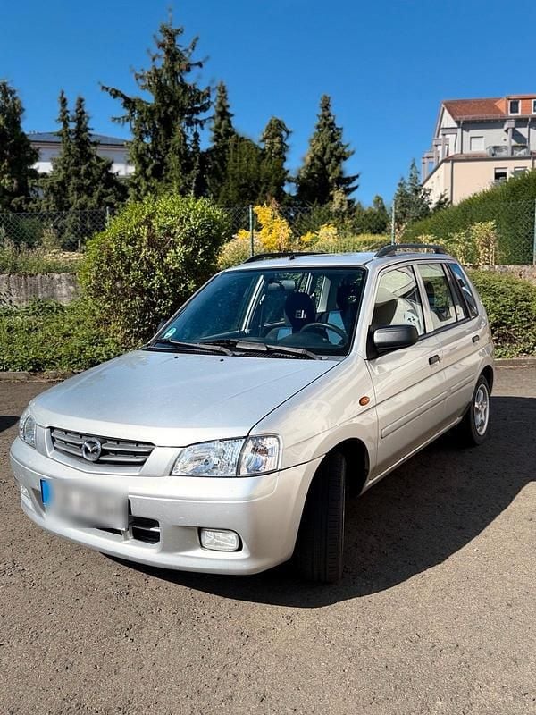Grau Gebraucht 2003 Mazda Demio Kleinwagen | 1.400 € - Bild 1/4