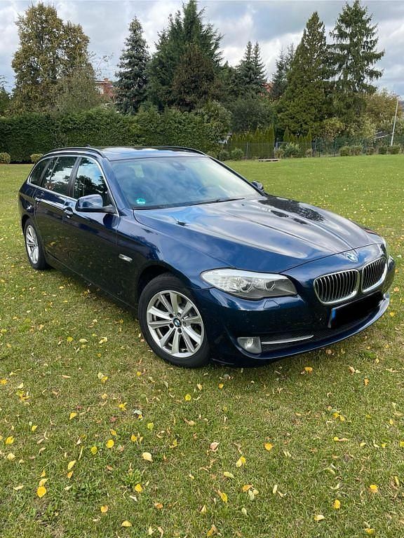 Blau Gebraucht 2012 BMW 520 Kombi | 8.700 € (Superpreis) - Bild 1/4