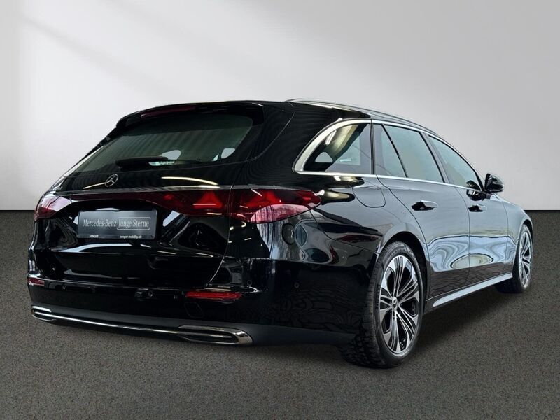 Gebraucht Mercedes E220 Avantgarde 197 PS (144 kW) 2024 Schwarz Limousine