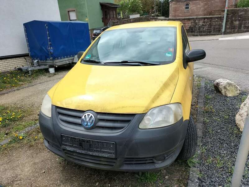 Gelb Gebraucht 2010 VW Fox Basis Kleinwagen | 2.700 € (Fairer Preis) - Bild 1/4