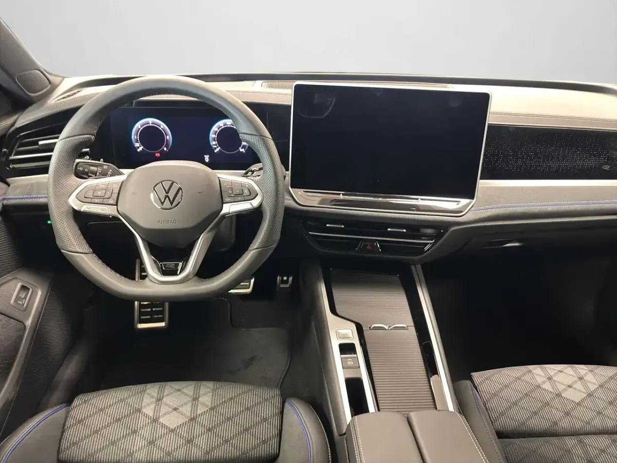 Gebraucht VW Passat 193 PS (141 kW) 2026 Diabasgrau metallic (metallic) Kombi