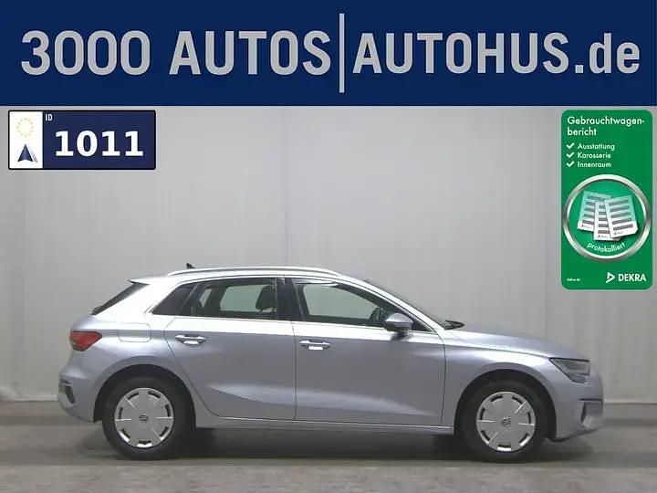 Silber Gebraucht 2023 Audi A3 Sport Limousine | 26.800 € (Fairer Preis) - Bild 1/2