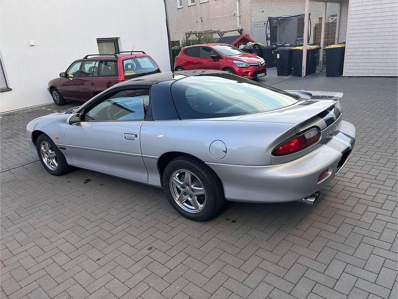 Gebraucht Chevrolet Camaro 288 PS (211 kW) 1998 Silber Coupé