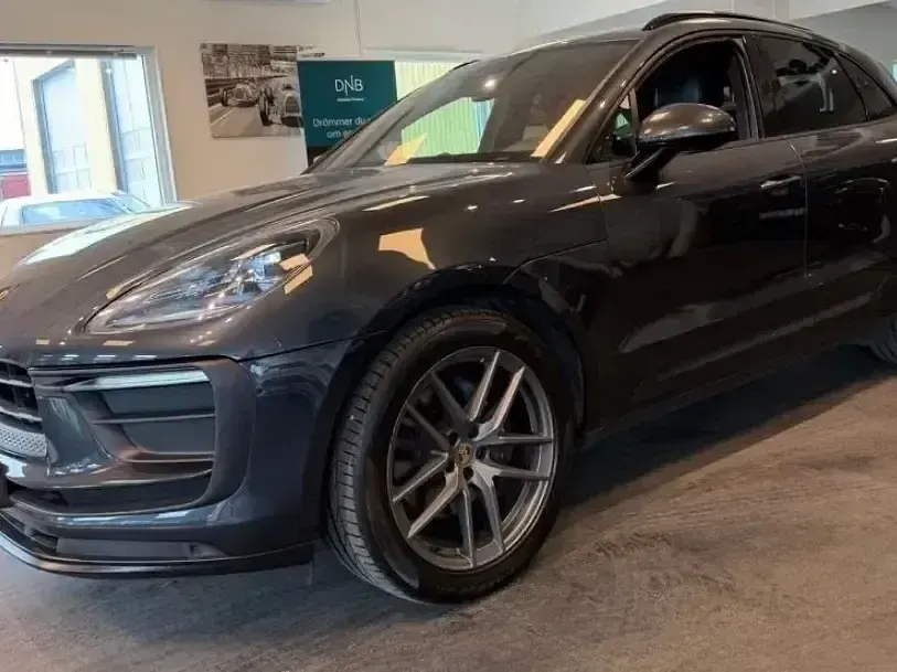 Gebraucht Porsche Macan Sport 265 PS (194 kW) 2022 Vulkangrau SUV