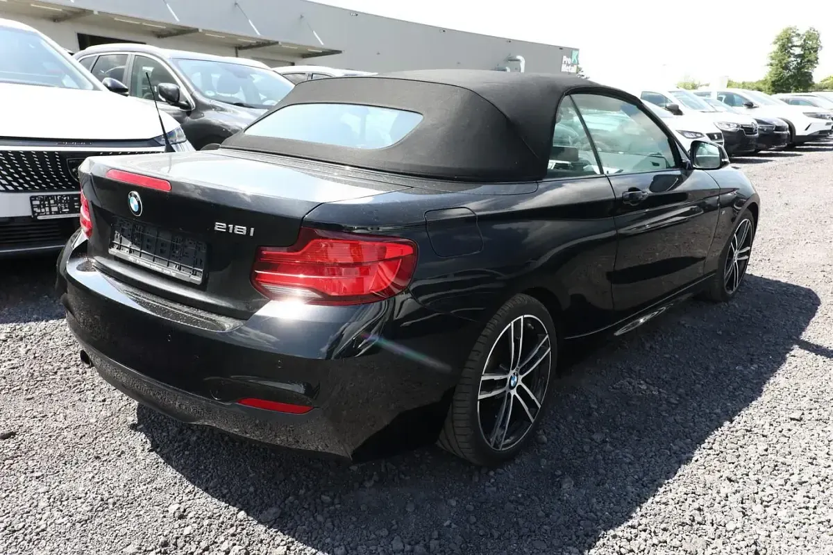 Gebraucht BMW 218 M Sport 136 PS (100 kW) 2018 Saphirschwarz metallic Cabrio