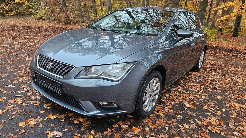 Grau Gebraucht 2013 Seat Leon Limousine | 6.990 € (Guter Preis) - Bild 1/4