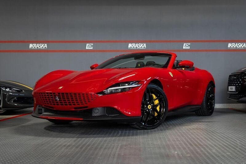 Rosso corsa Neu 2025 Ferrari Roma Coupé | 319.950 € - Bild 1/4