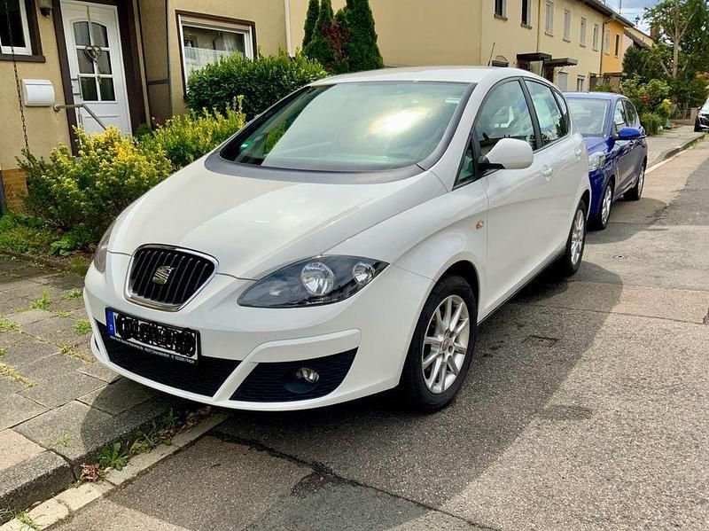Weiß Gebraucht 2009 Seat Altea Style Van / Kleinbus | 5.400 € (Etwas zu teuer) - Bild 1/4