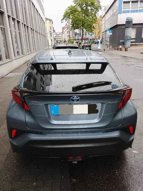 Second-hand Toyota C-HR 122 CP (89 kW) 2021 Albastru SUV