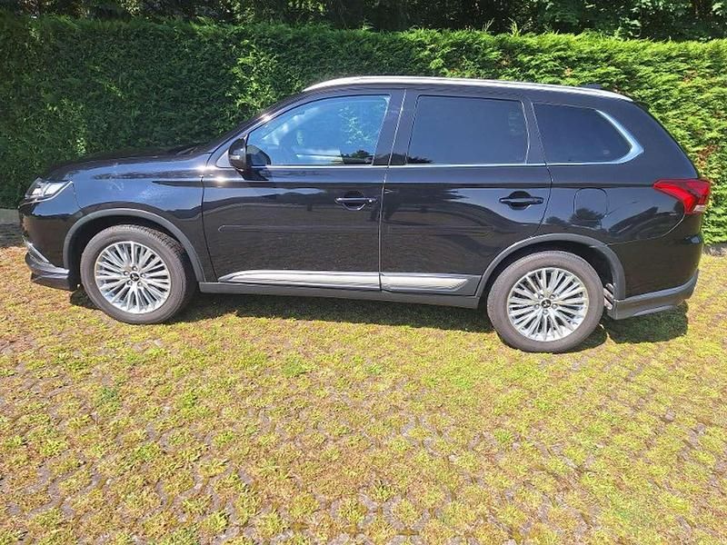 Gebraucht Mitsubishi Outlander Edition 150 PS (110 kW) 2017 Pantherschwarz SUV