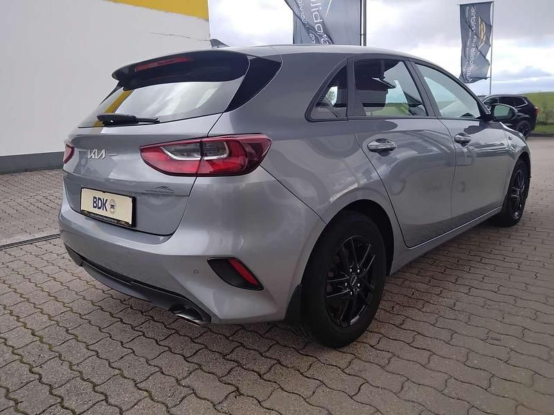 Gebraucht Kia Ceed Spirit 159 PS (116 kW) 2022 Graumet. Kleinwagen