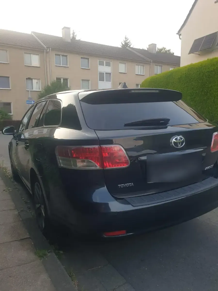 Gebraucht Toyota Avensis 150 PS (110 kW) 2011 Schwarz Kombi
