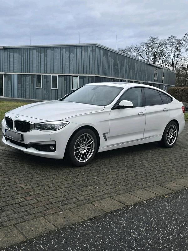 Weiß Gebraucht 2014 BMW 320 Gran Turismo Limousine | 12.200 € (Fairer Preis) - Bild 1/4