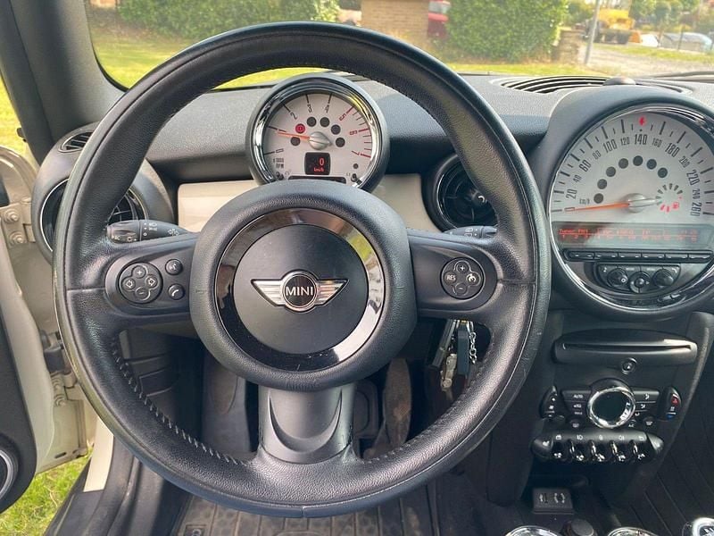 Usata Mini Cooper D 111 CV (81 kW) 2012 Giallo Utilitaria