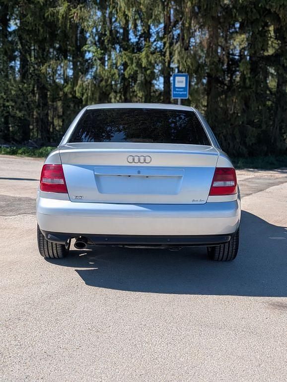 Używany Audi A4 Performance 101 KM (74 kW) 1999 Srebrny Sedan/Limuzyna