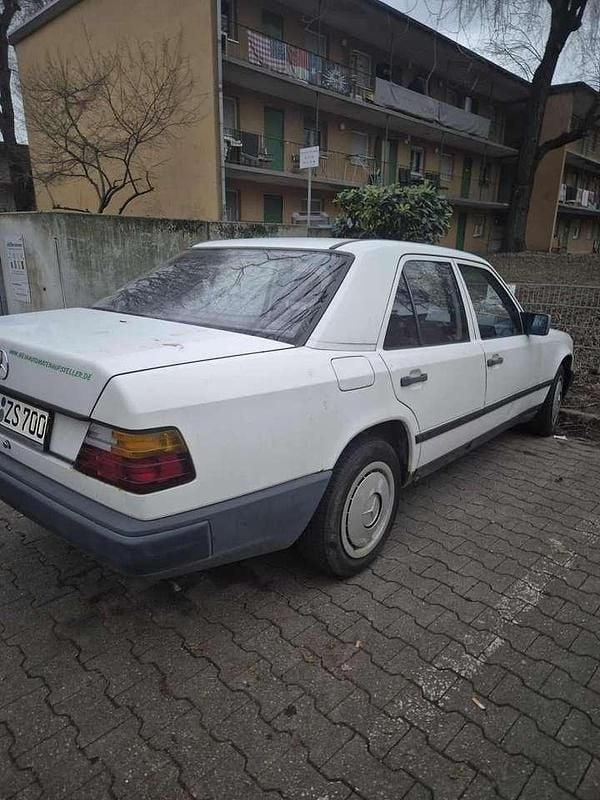 Gebraucht Mercedes 200 116 PS (85 kW) 1985