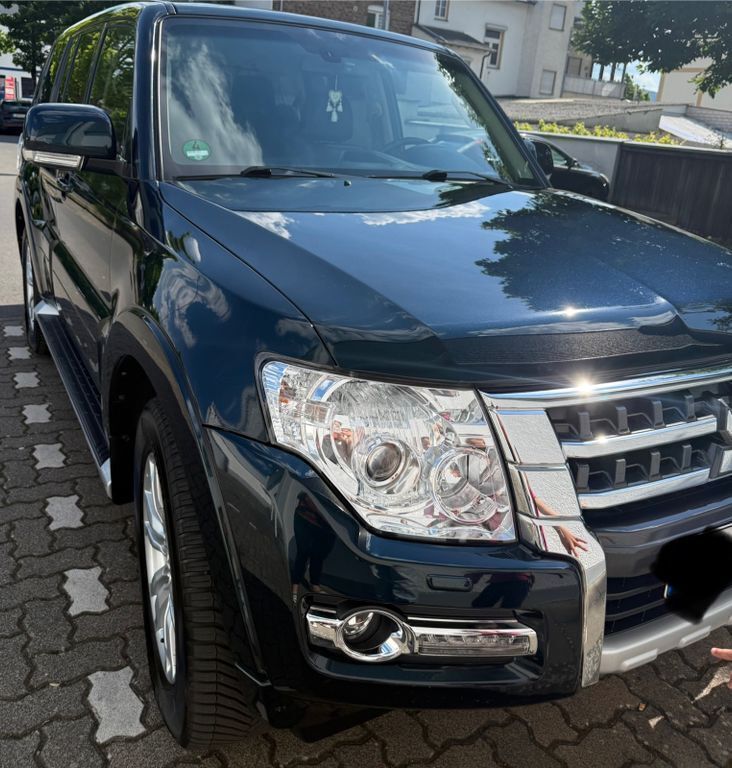 Grün Gebraucht 2016 Mitsubishi Pajero SUV | 37.900 € (Teuer) - Bild 1/4