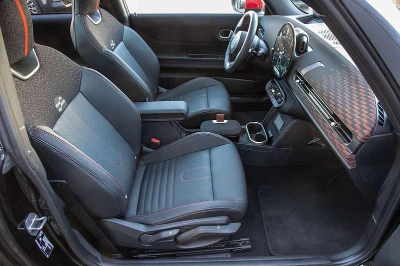 Gebraucht Mini John Cooper Works 156 PS (114 kW) 2024 Midnight black metallic Kleinwagen