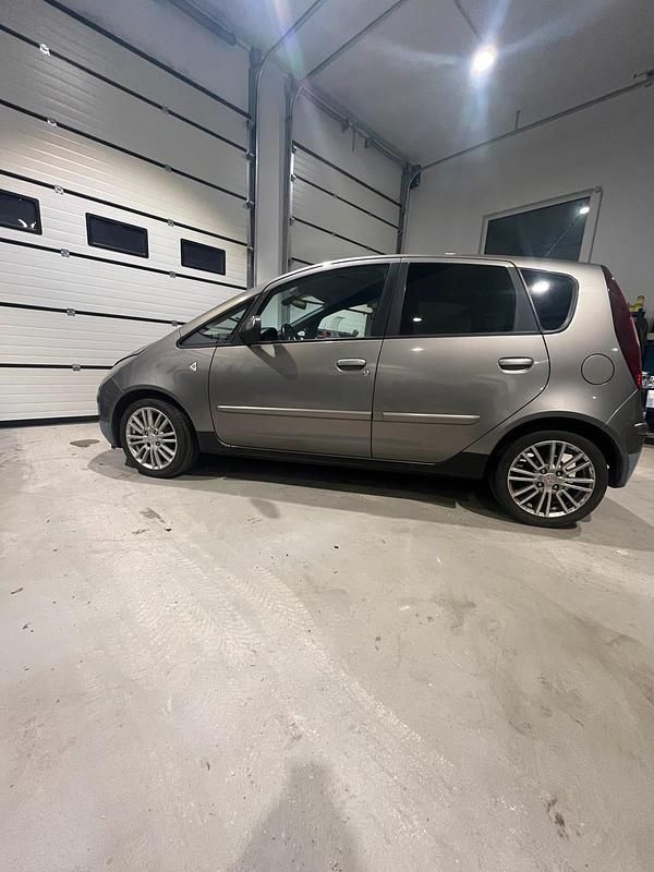 Gebraucht Mitsubishi Colt 95 PS (69 kW) 2008 Grau Kleinwagen