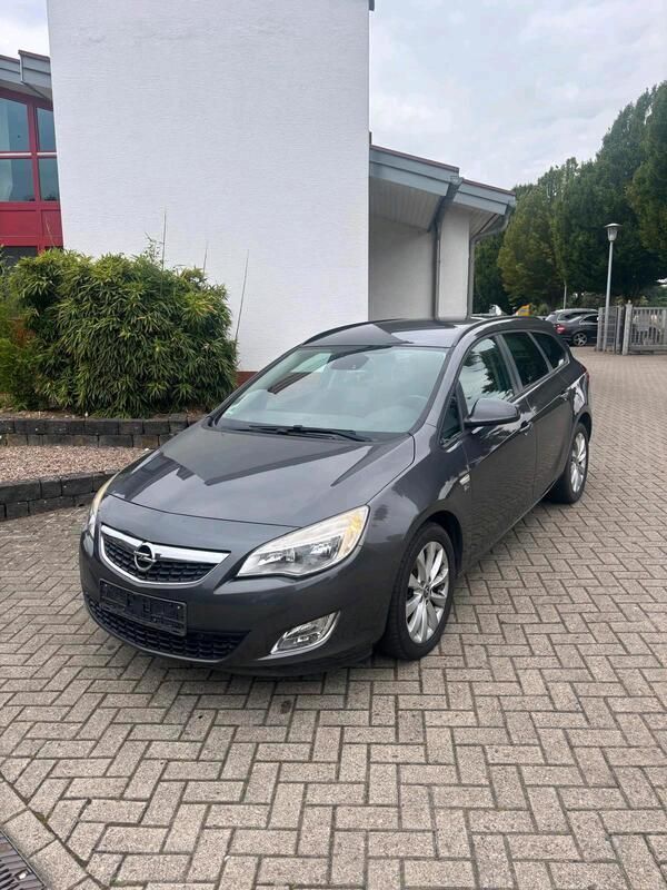 Grau Gebraucht 2012 Opel Astra Sport Kombi | 4.600 € (Guter Preis) - Bild 1/4