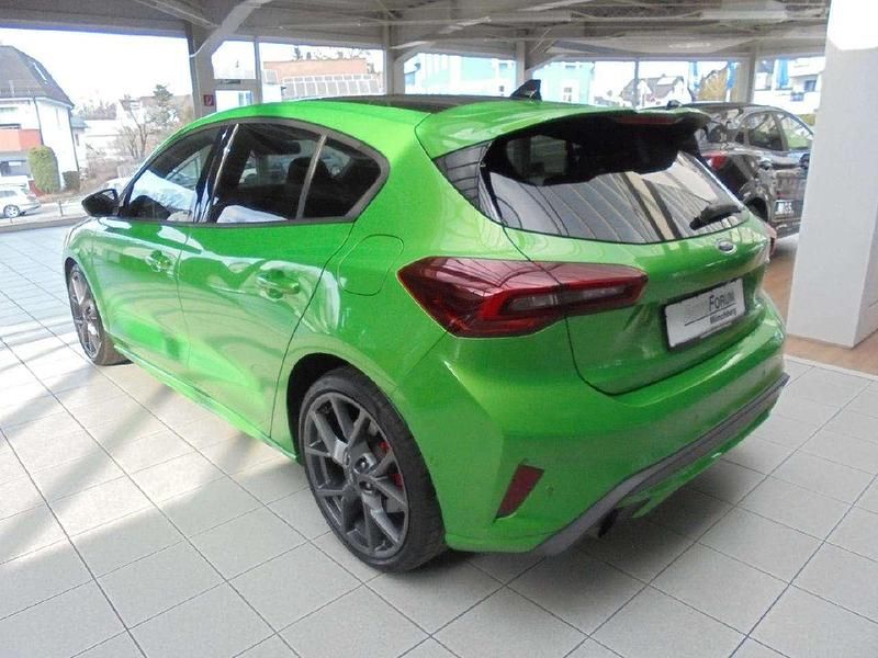 Używany Ford Focus ST 280 KM (205 kW) 2024 Zielony Sedan/Limuzyna