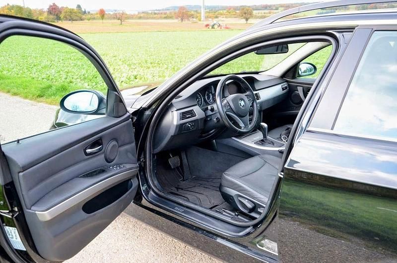 Gebraucht BMW 330 231 PS (169 kW) 2008 Schwarz Kombi