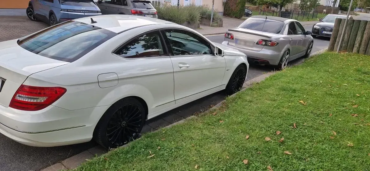Gebraucht Mercedes C180 AMG Edition 1 156 PS (114 kW) 2011 Weiß Coupé