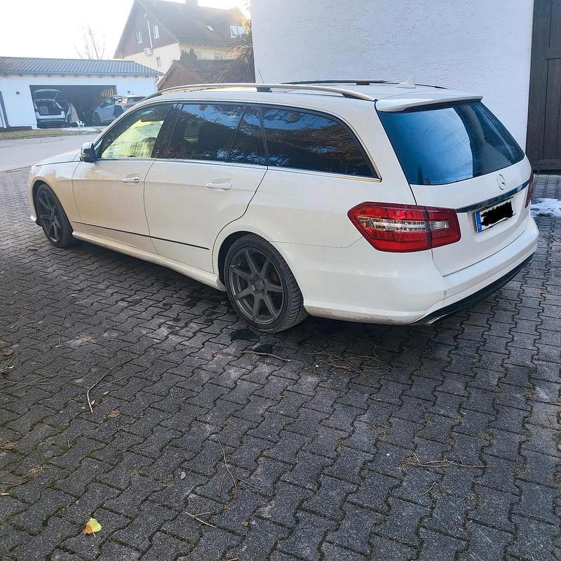 Gebraucht Mercedes E250 204 PS (150 kW) 2011 Weiß Kombi