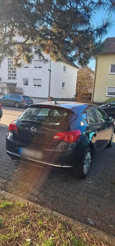 Gebraucht Opel Astra 165 PS (121 kW) 2013 Schwarz Kleinwagen