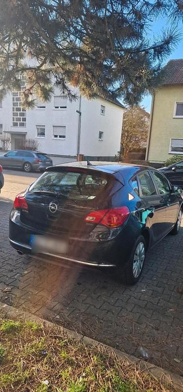 Schwarz Gebraucht 2013 Opel Astra Kleinwagen | 6.250 € (Fairer Preis) - Bild 1/4